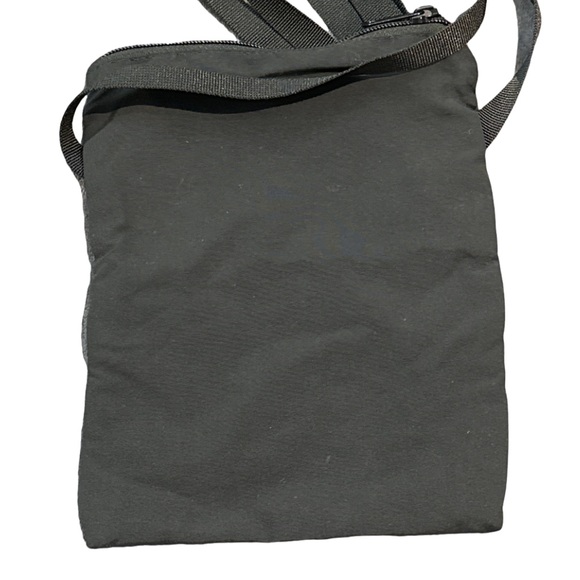 LL BEAN unisex black mountain classic 2-pocket lightweight crossbody bag, NWOT. - Picture 2 of 3